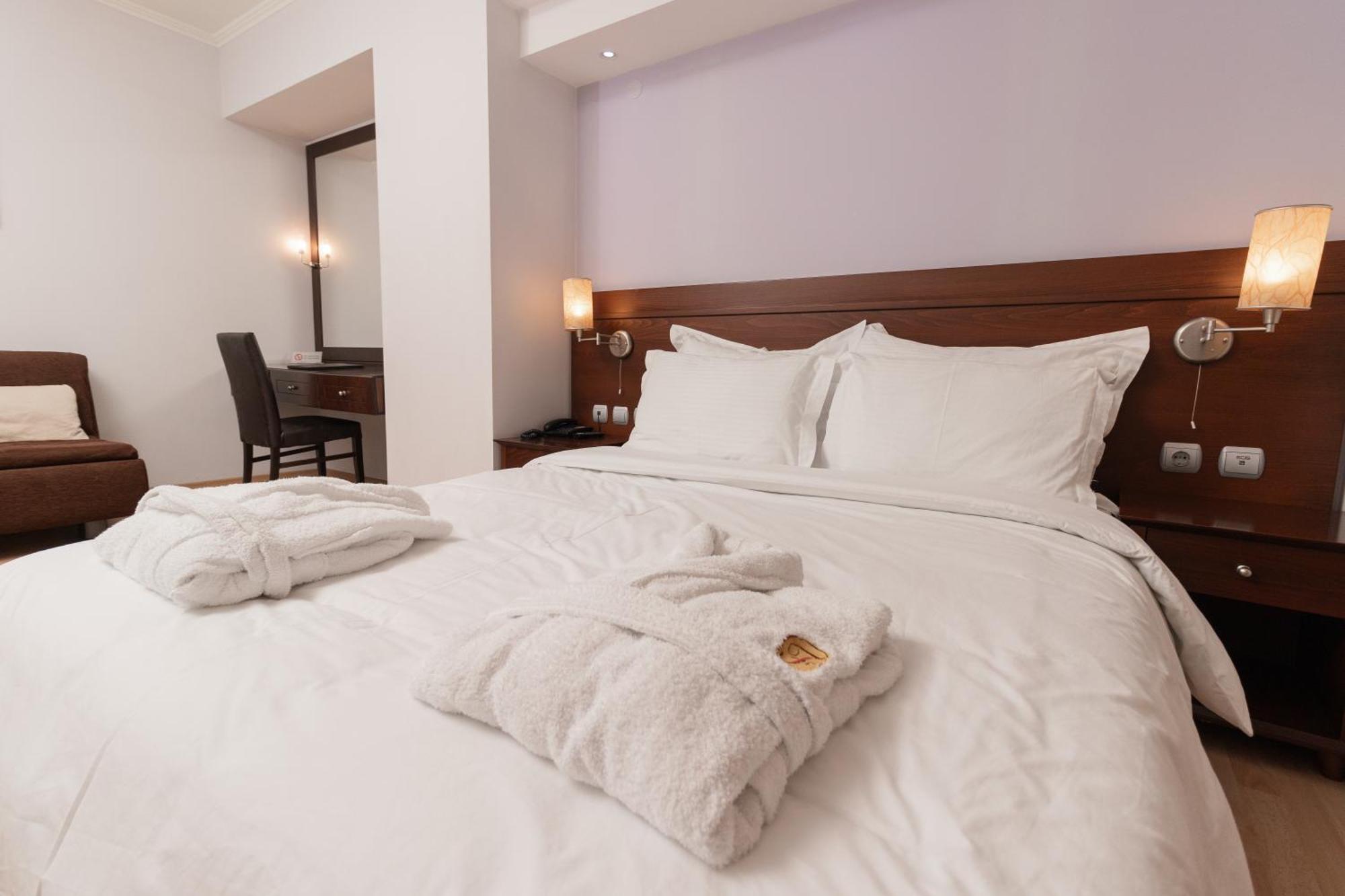 Hotel Flisvos 3*